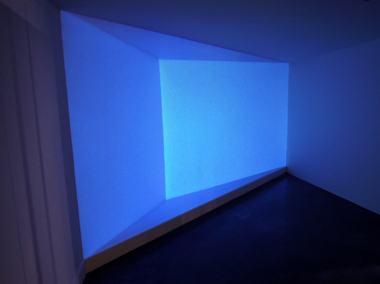 Ho_RoomWithYellowAndDiagonalBlueII